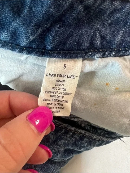 American Eagle Distressed Denim Shorts Size 6 2.5” Inseam Cutoff - Picture 3 of 6